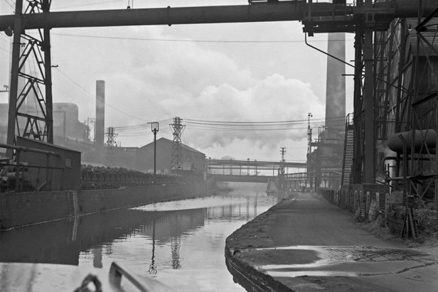 Shelton Bar Steelworks, from the Trent & Mersey canal. The site is now a retail park. (Photo: Robin Webster, WikimediaCommons).